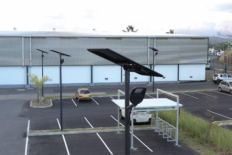 Fichier-14Nouvelle-Caledonie-Supermarche-Parking-min-COVER