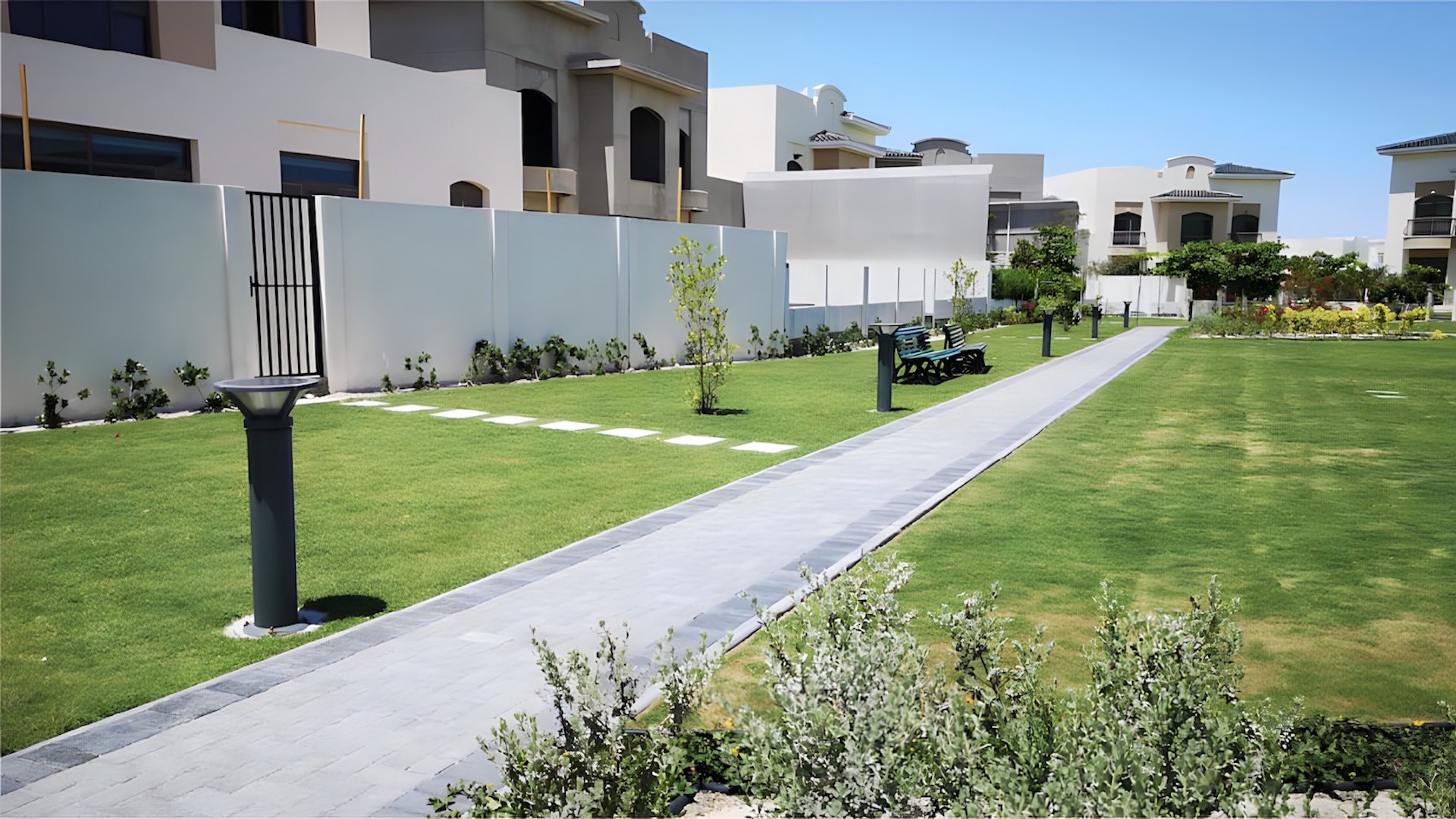 SOLAR BOLLARD, Private Residence Walkway