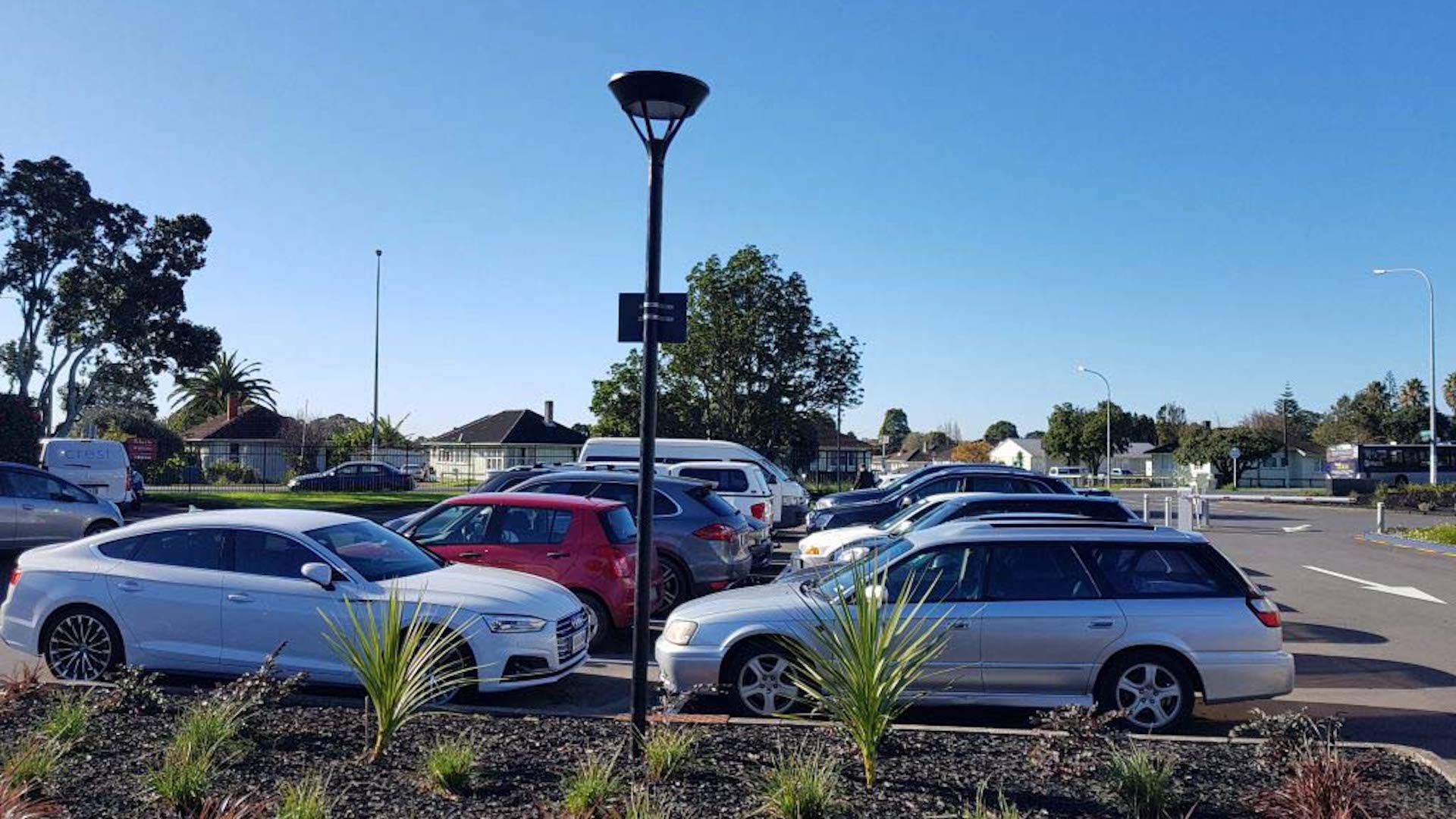 SOLAR POST TOP, Hotel Parking Area