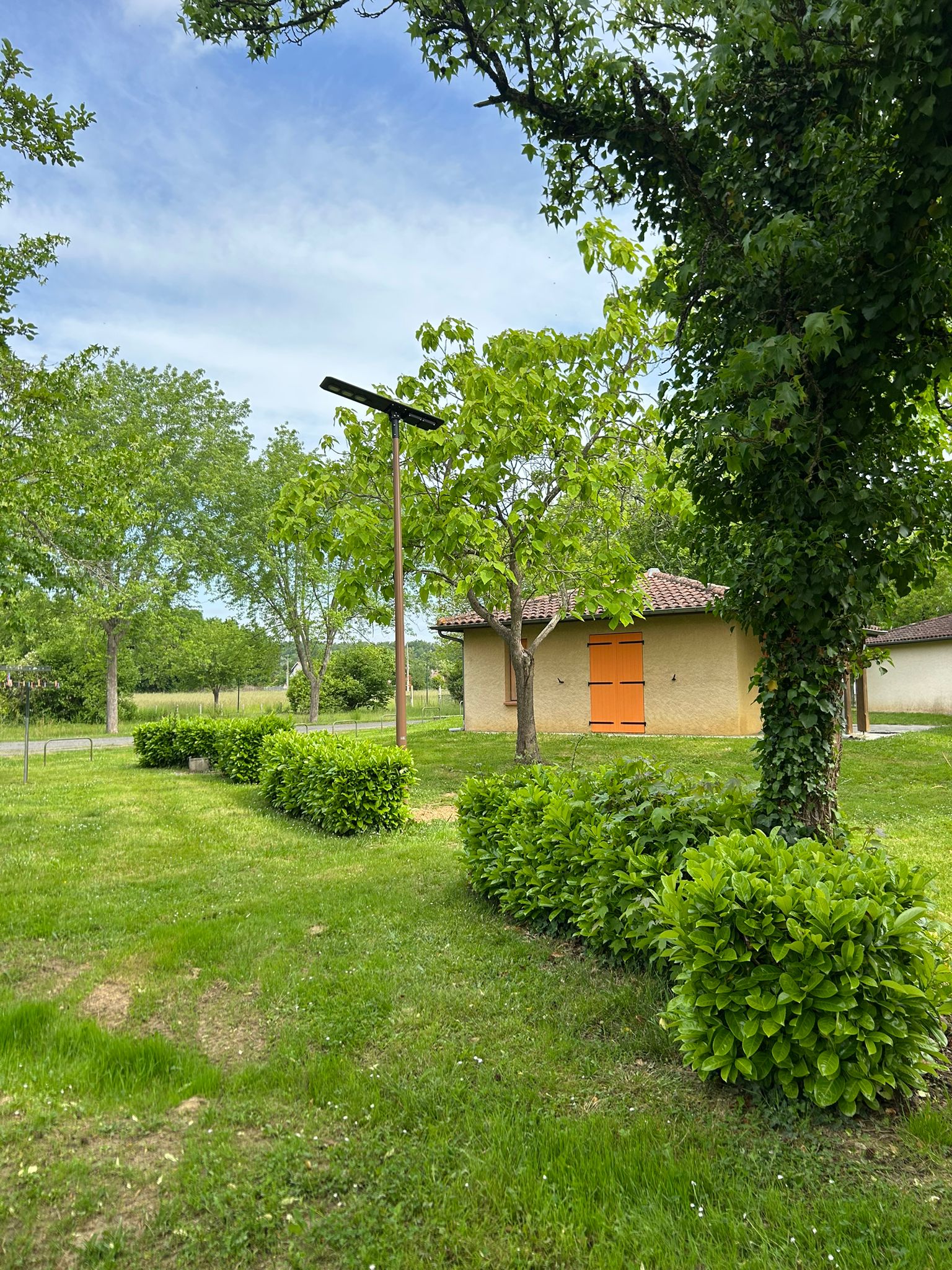 AOS Pro (+), Holiday Village