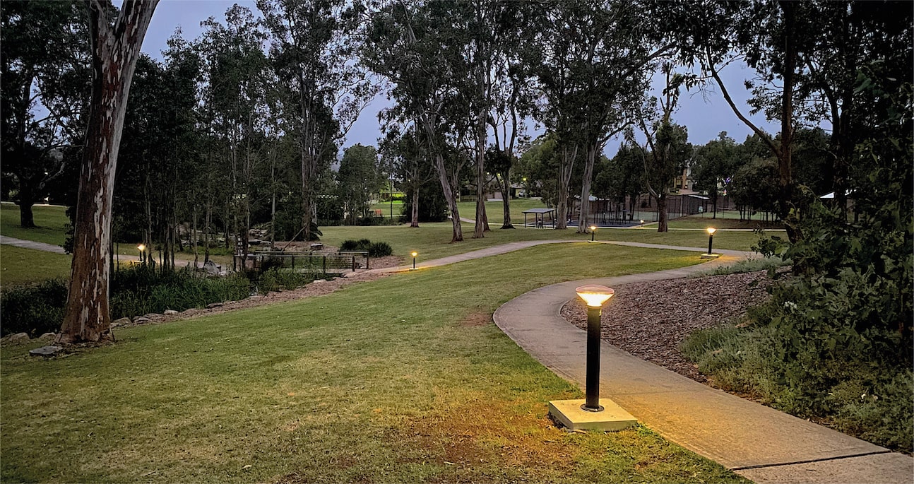 أعمدة فاندال B80 في حديقة عامة /  أستراليا
